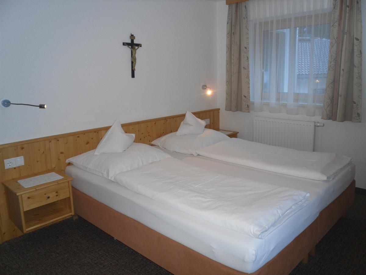 Gruenwaldhof Bed & Breakfast Tux Exterior photo
